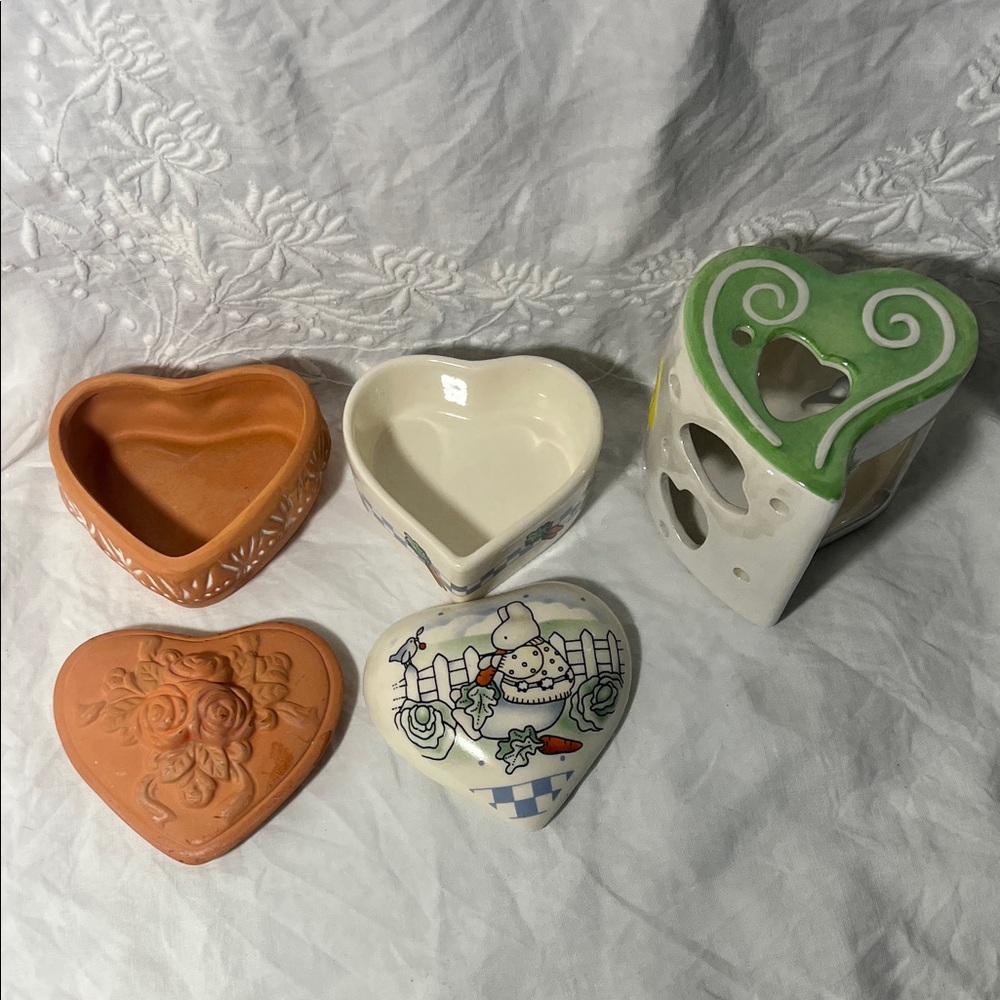 Valentine/Easter Heart-Shaped Ceramic Trinket Dishes/Tealight Holder - Picture 2 of 7